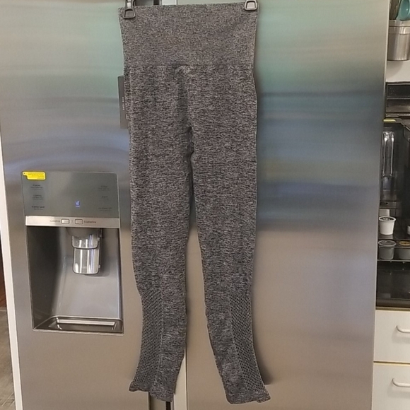 💕LYSSE💕 Payton Compression Seamless Mesh Legging - Picture 9 of 12